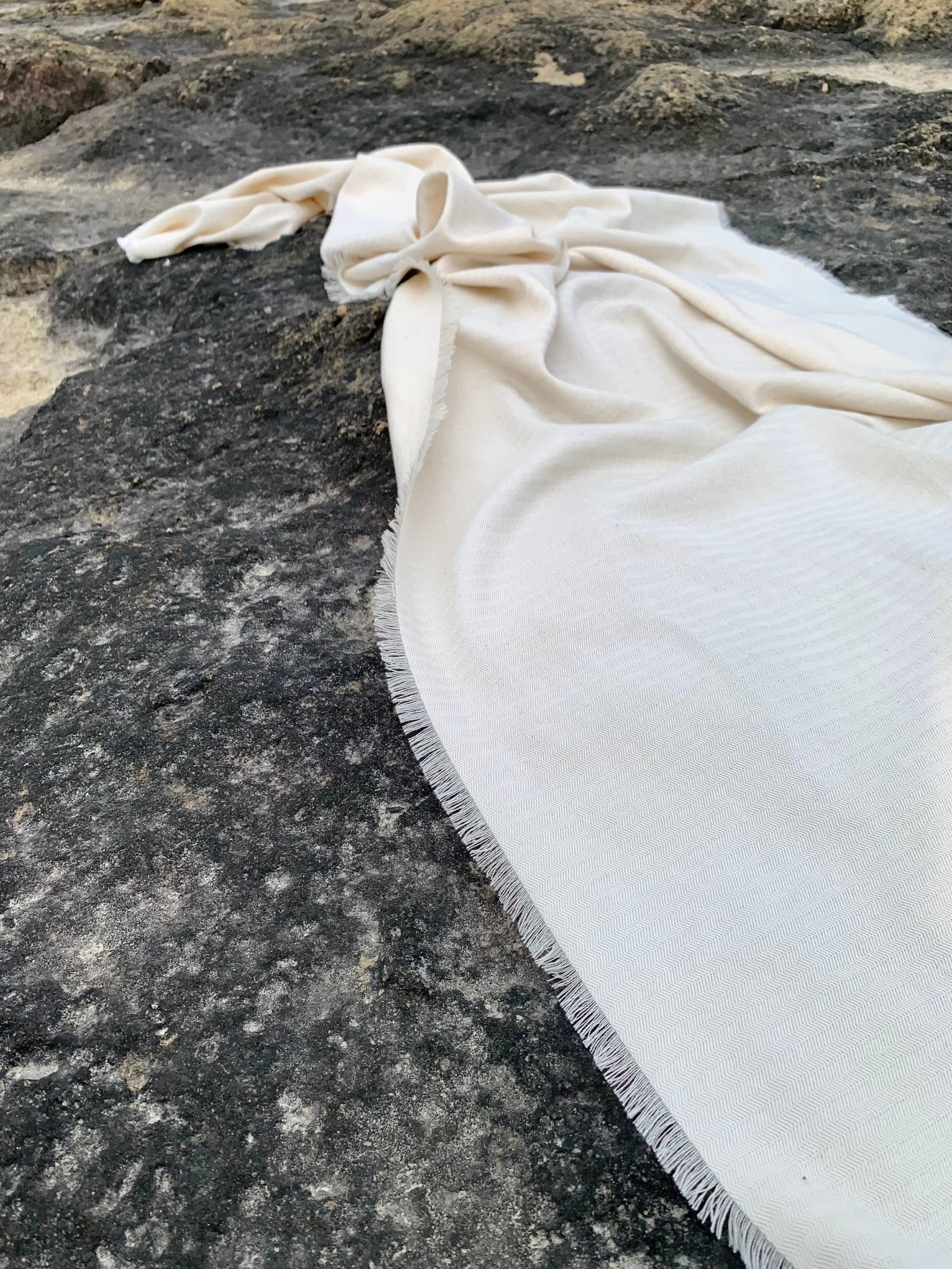 Magata SS24 Fringed cotton shawl